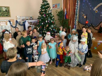 Утренник «Новый год к нам мчится» Утренник «Новый год к нам мчится»